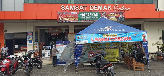 suasana-samsat-demak-dan-kasi-pajak-dan-bea-balik-nama-kendaraan-bermotor.jpg