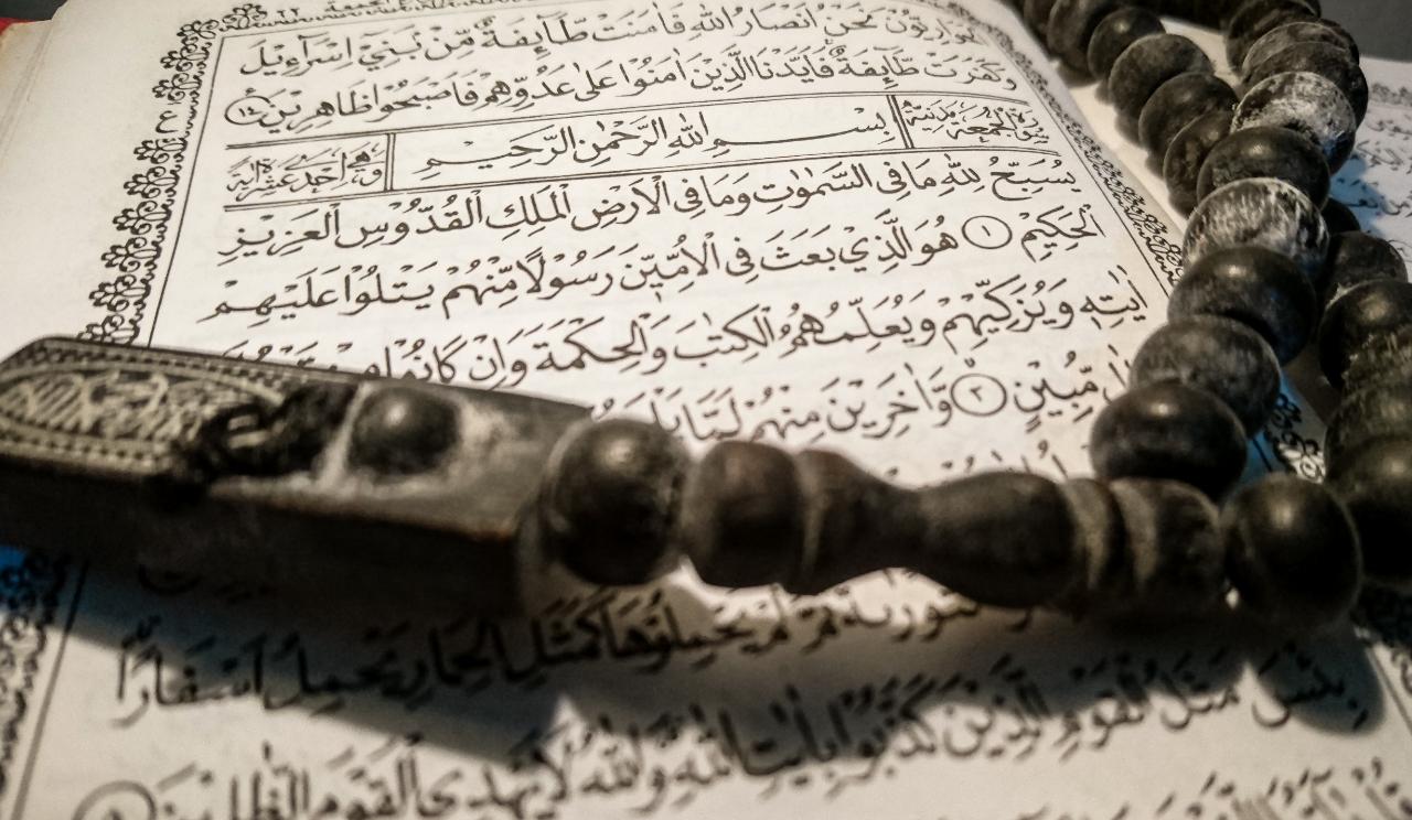Surat Al Jumu'ah Lengkap Arab Latin dan Artinya