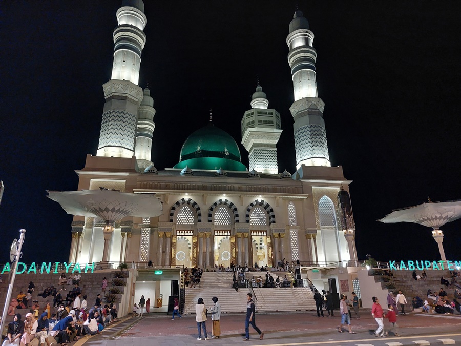 takbiran-di-masjid-agung-madaniyah-karanganyar.jpg