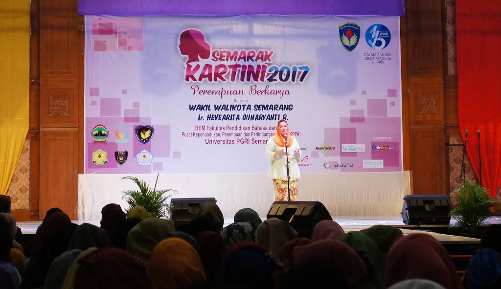 talk-show-semarak-kartini-2017-dibuka-oleh-hevearita_20170421_160128.jpg