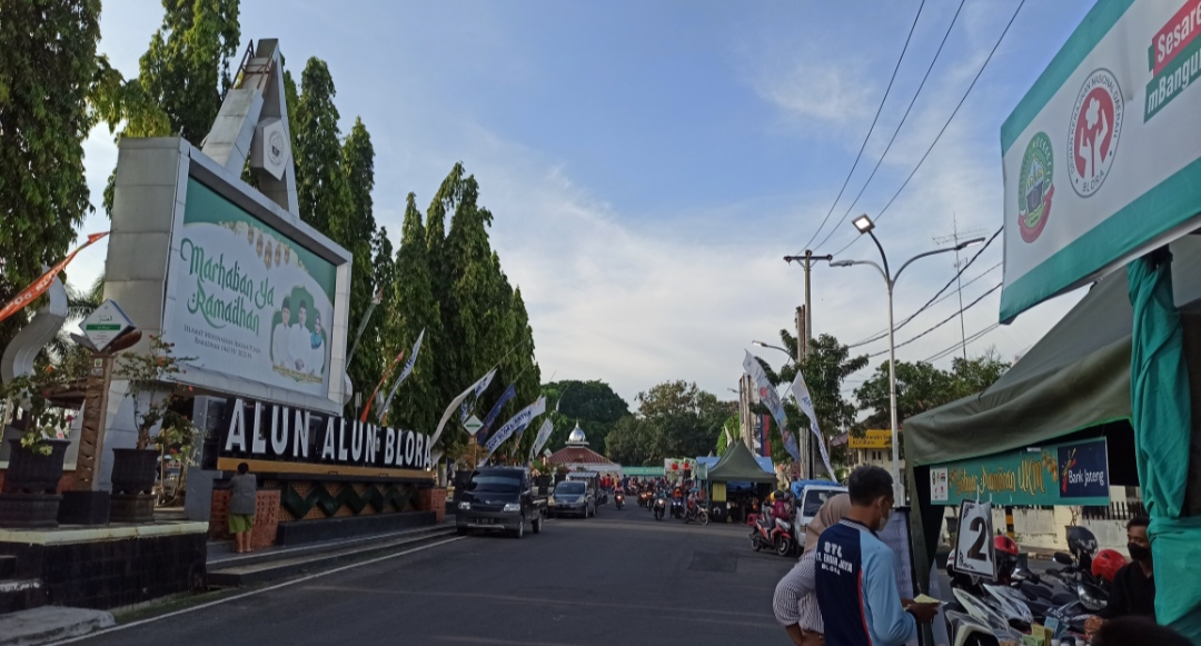 tampak-pemandangan-berawan-di-alun-alun-blora.jpg