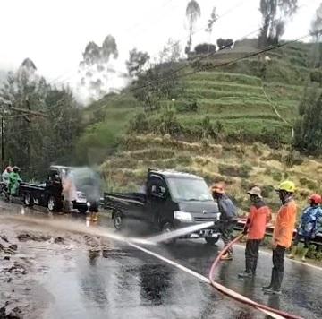 Hujan Deras, Tebing Longsor Tutup Separuh Jalan Raya Dieng Kalilembu Wonosobo