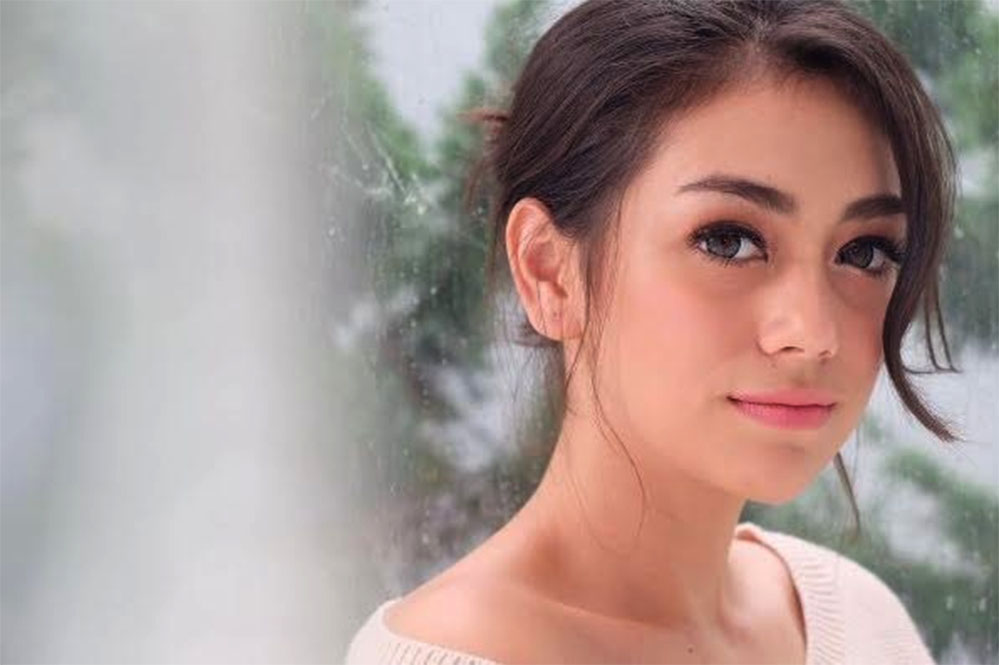 tepergok-ke-dokter-kandungan-dan-panen-bully-celine-evangelista_20161024_140855.jpg