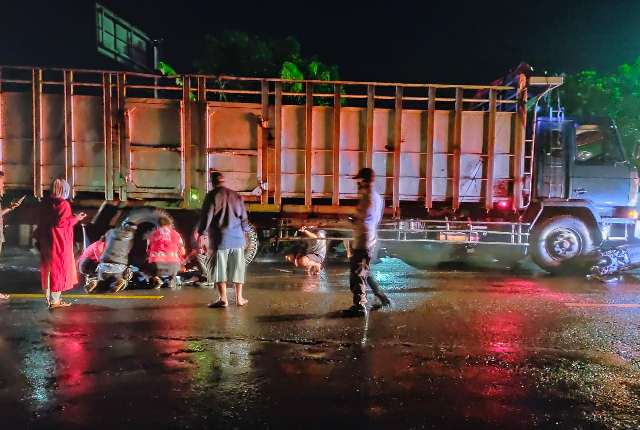 Diduga Sopir Truk Telat Ngerem, Pemotor yang Berhenti di Lampu Merah di Sragen Tewas Terlindas