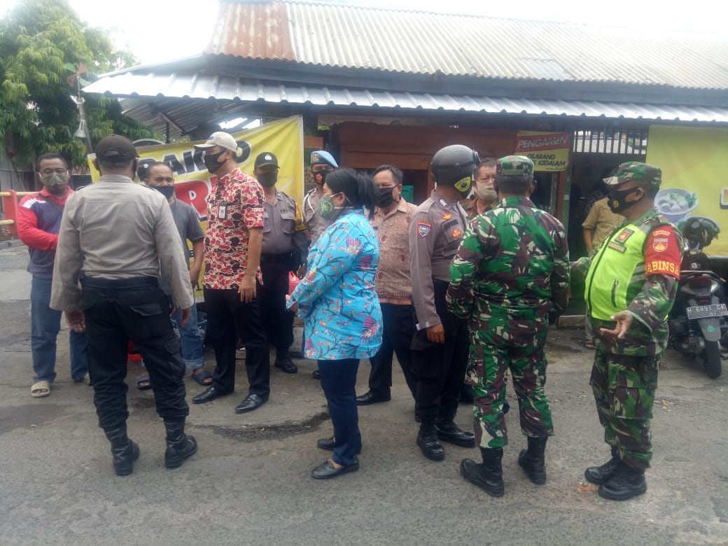 tim-gugus-tugas-semarang-barat-melakukan-patroli-masif-menyasar-warung-makan.jpg