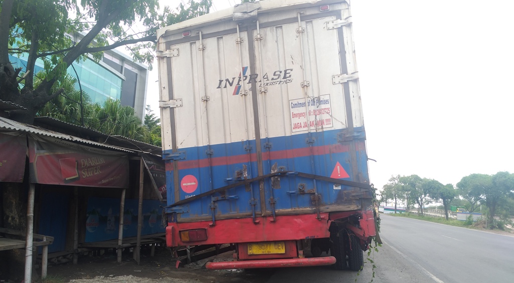 Gara-gara Ngantuk, Sulis Tak Bisa Kendalikan Kendaraan hingga Tabrak Mobil Box