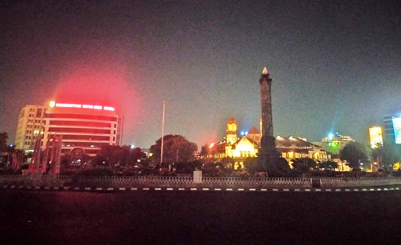 tugu-muda-tak-lagi-gemerlap-skm-darurat-dan-pe-malam.jpg