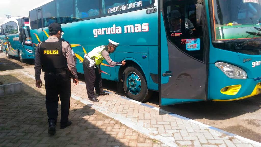 uji-kelaikan-armada-bus-di-blora-dan-cepu_20170630_144613.jpg