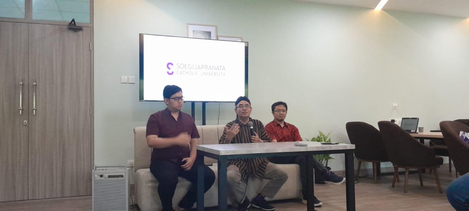 Video Soegijapranata Catholic University Menjadi Pilihan Unika Soegijapranata untuk Adaptif