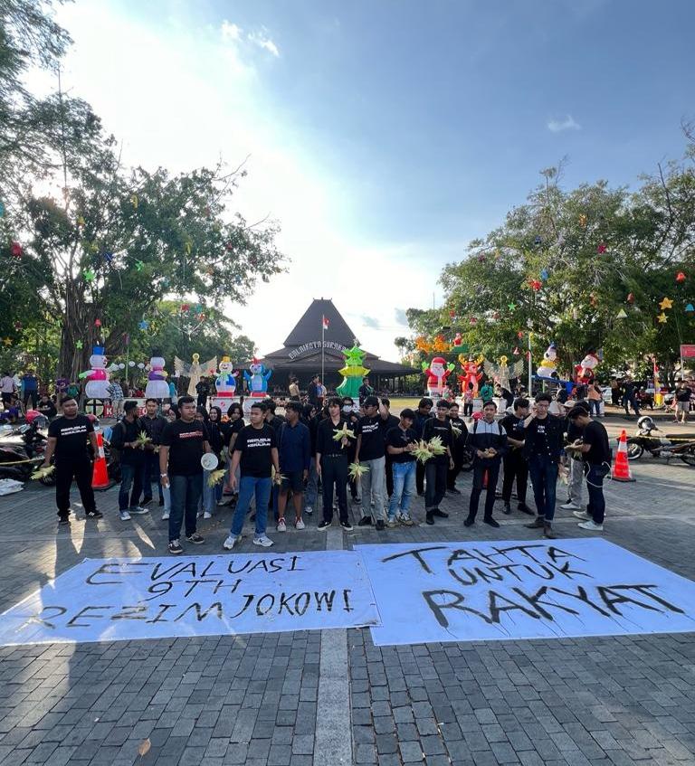 Aliansi BEM Ajak Gibran Debat, Gelar Aksi di Balai Kota Solo