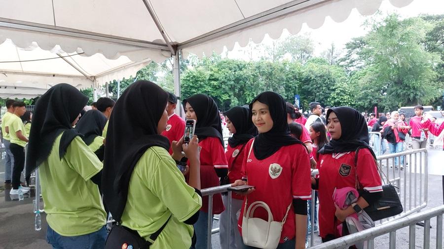 Video Suporter-suporter Cantik di Manahan Ingin Timnas Indonesia Taklukkan Laos