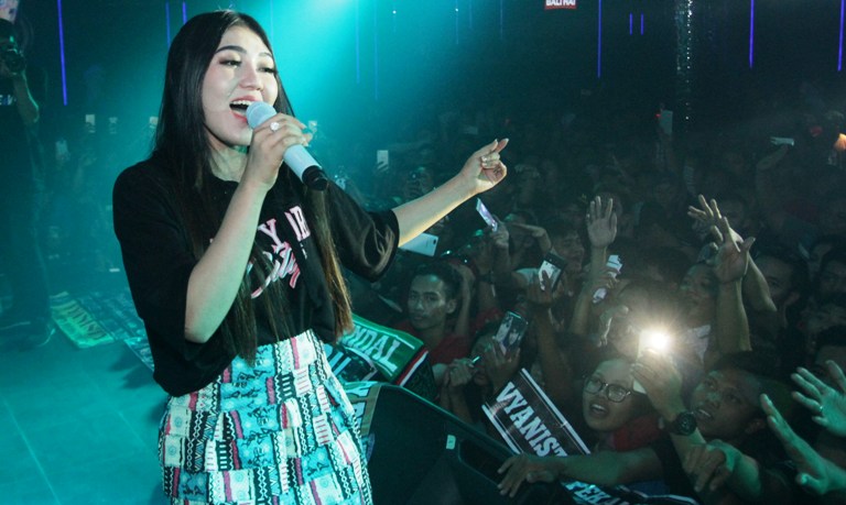 Sedang berlangsung, Live Streaming Aksi Via Vallen di CFD Jalan Pahlawan Semarang