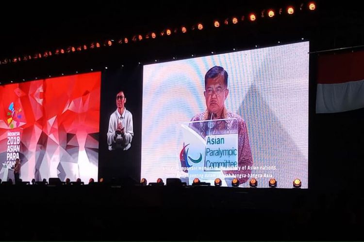 wakil-presiden-jusuf-kalla-memberikan-sambutan-pada-upacara-penutupan-asian-para-games-2018_20181013_203752.jpg