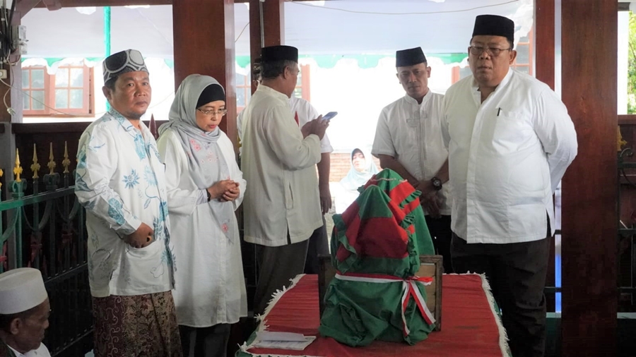 Jelang HUT ke-57 Kabupaten Batang, Pj Bupati Lani Bersama Forkopimda Ziarah Makam Kiai Mandurorejo