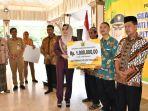 20250630_Bupati-Pekalongan-Fadia-Arafiq-beri-insentif-marbot_1.jpg