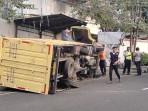 20250723_Truk-boks-terguling-di-Semarang_1.jpg