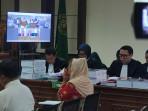 20250806_Mbak-Ita-membacakan-nota-pembelaan_1.jpg