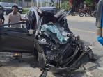 20250806_mobil-Honda-Jazz-hancur.jpg