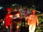 Longsor Hantam Mobil Erdin hingga Nyaris Jatuh ke Sungai Rawalo Banyumas, Untung Ada Pagar Pembatas