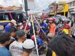 Detik-detik Evakuasi Pengunjung Pasar Sampang Banyumas, Betis Heni Tersangkut Penutup Selokan