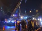 2 Crane Didatangkan untuk Evakuasi 2 Truk Terguling di Tanjakan Lemahabang Kabupaten Semarang