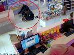 20250922_Dua-orang-pelaku-penipuan-terekam-kamera-CCTV_1.jpg