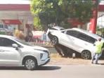 Kronologi Kecelakaan Innova Nyangkut di Pohon Depan SPBU Gajahmungkur Semarang, Melaju Kencang
