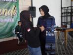 “Driver Ojol Bisa ke Mekkah” Eti Dekawati Menangis Dapat Umroh Gratis dari Wakil Wali Kota Solo