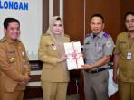 20250930_PENYERAHAN-SERTIFIKAT-ASET-Bupati-Pekalongan-Fadia-Arafiq.jpg