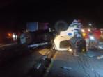 Truk Kontainer Meluncur Tak Terkendali di Turunan JLS Salatiga, Terguling Tabrak 2 Motor, 4 Terluka
