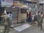 Warga Kota Tegal Pagari Rumahnya Sendiri dengan Seng gegara Sudah Beli tapi Tak Bisa Ditempati