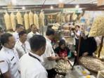 20251008_Gubernur-Jawa-Tengah-Ahmad-Luthfi-mendatangi-pasar-Legi-Solo_1.jpg