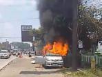20251010_Sebuah-mobil-Avanza-terbakar-di-Salatiga_1.jpg