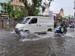 20251026_Banjir-di-kawasan-Tologosari-Raya.jpg