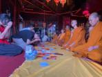 20251026_Para-umat-Buddha-bersujud-di-Vihara-Gunung-Kalong_1.jpg