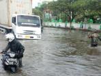 20251028_BANJIR-KALIGAWE-Kawasan-Jalan-Nasional-Kaligawe-Semarang.jpg