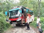 20251029_Sebuah-bus-pariwisata-rombongan-peziarah-nyasar-di-Pati_2.jpg