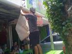 20251103_Pencopotan-spanduk-Warung-Bakso-Remaja-Gading.jpg