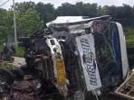 20251105_kecelakaan-truk.jpg