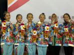 20251105_senam-Jawa-Tengah-menunjukkan-medali.jpg