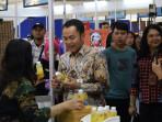 20251120_Wali-Kota-Surakarta-Respati-Ardi-melihat-produk-UMKM_1.jpg