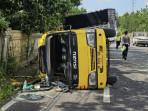 20260615_Minibus-terguling-di-Bangkalan.jpg