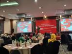 ADAPTASI-BISNIS-Pelaku-UMKM-ritel-mengikuti-pelatihan.jpg