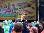 Acara-Panggung-Menduaduak-Duaebak-Sarimi-Isi-2-di-Lapangan-Olah-Raga-Drh-Soepardi.jpg