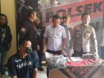 Adi-Hermawan-penggorok-leher-kakak-iparnya-dihadirkan-pada-konferensi-pers-di-Polsek-Ngaliyan.jpg