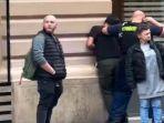 Aksi-Polisi-Hungaria-Tuai-Pujian-Netizen.jpg