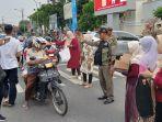 Aliansi-Calon-PPPK-Tahap-1-Tahun-2024-Kota-Tegal-bagi-bagi-takjil.jpg