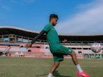 Alwi-Slamat-kapten-Persebaya-Surabaya-saat-jalani-latihan.jpg