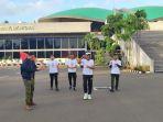 Anggota-DPR-RI-dari-Fraksi-PDI-P-Didik-Haryadi-saat-memulai-jalan-kaki-dari-Senayan.jpg