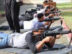 Anggota-Polres-Kudus-latihan-menembak.jpg